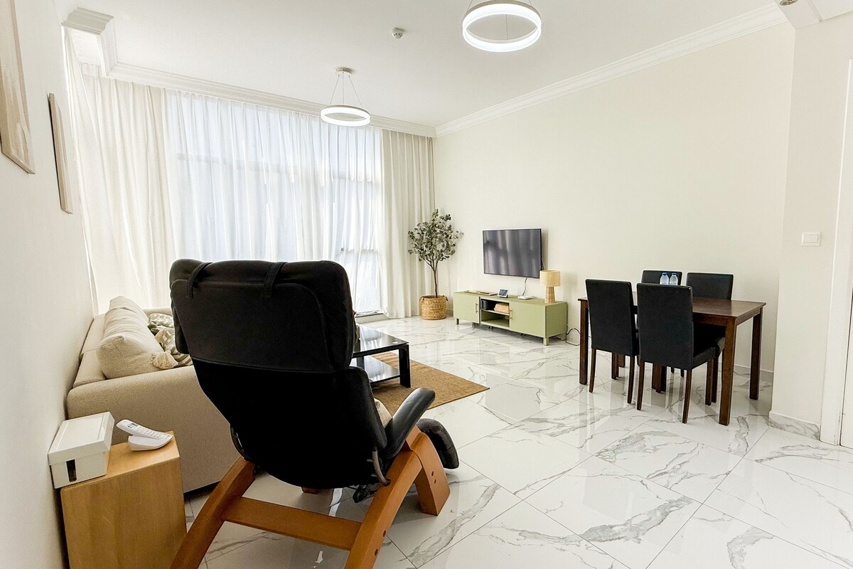 Popular Airbnb listing: Modern and quiet 1-Bedroom in Wadi Al Safa 3