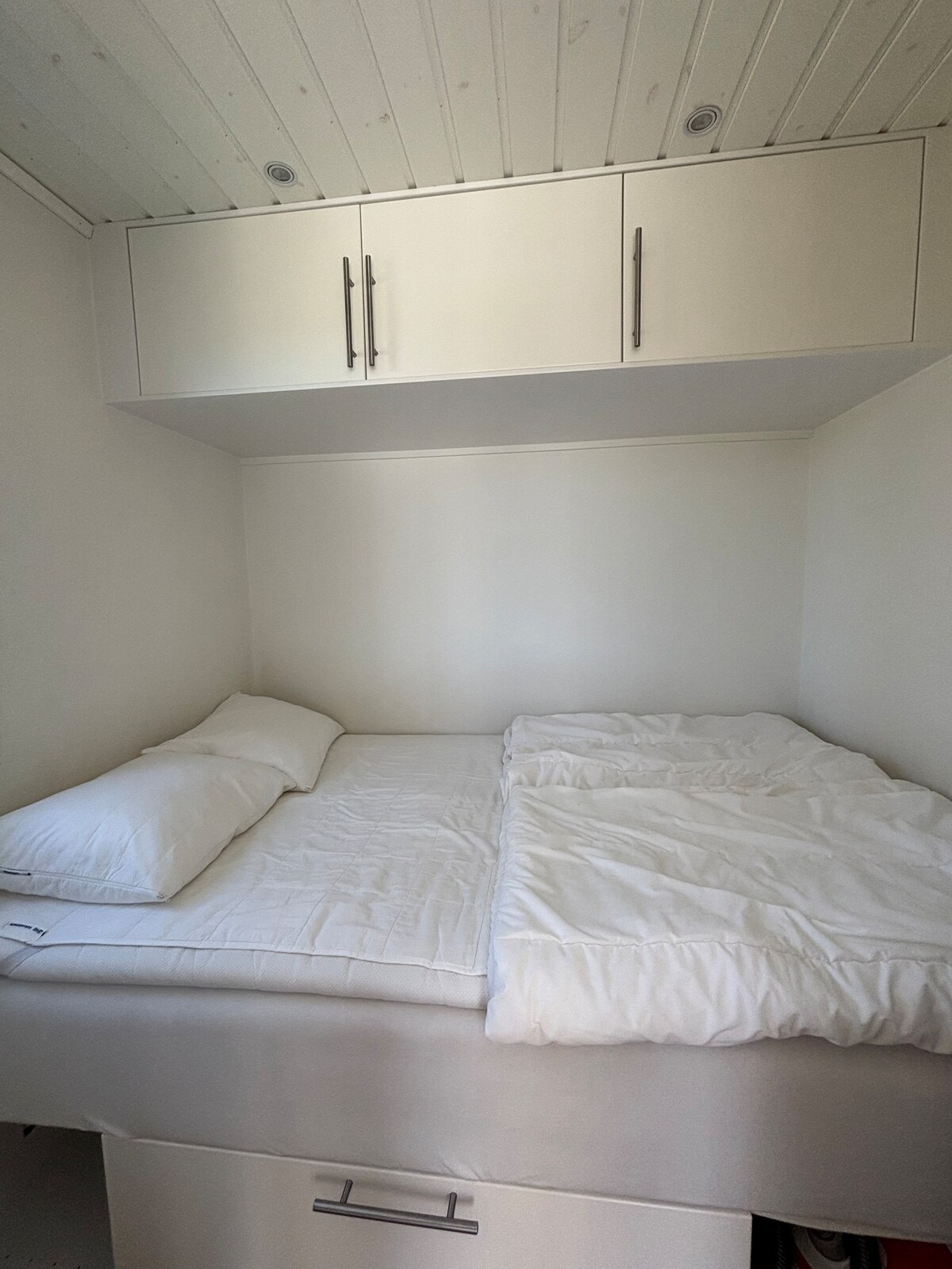 Დიდი ერთადგილიანი საწოლი / პატარა ორადგილიანი საწოლი, სიგანე 120 სმ