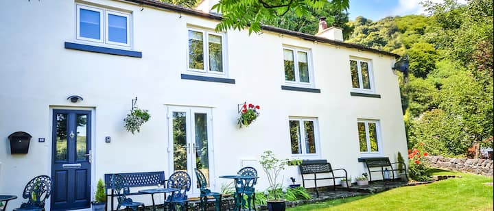 Detached Cottage - Sleeps 16 - Great Views & Walks - 馬特洛克