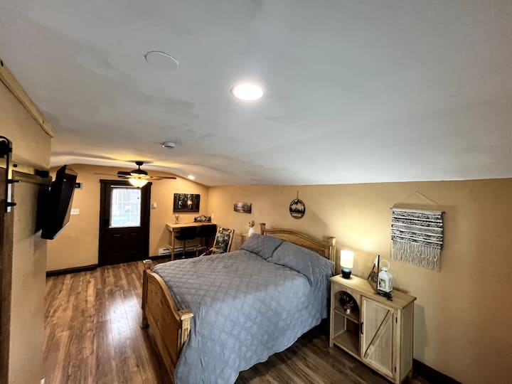 Cozy Cabin Guest House - Montrose, CO