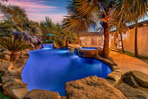 Luxury Tropical Oasis 8 BR-Pool Spa & Waterfalls!