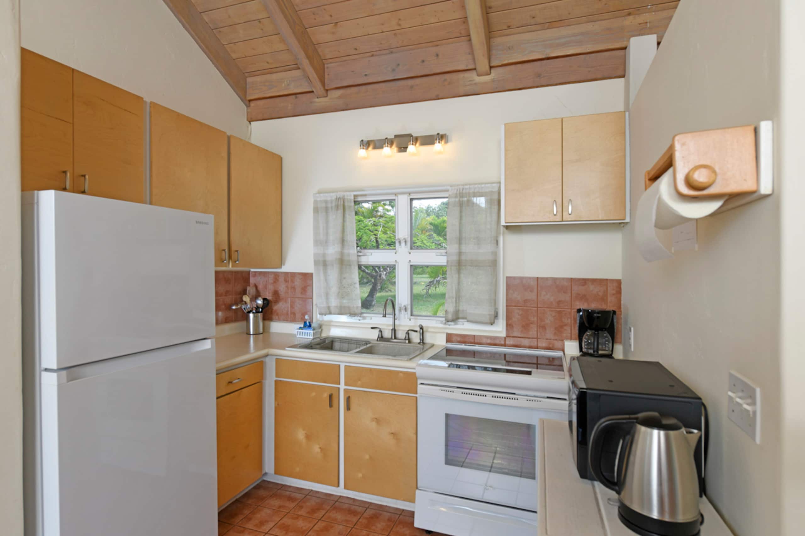 Guesthouse in Haiku-Pauwela · ★4.88 · Studio · 3 beds · 1 private bath - Image 4