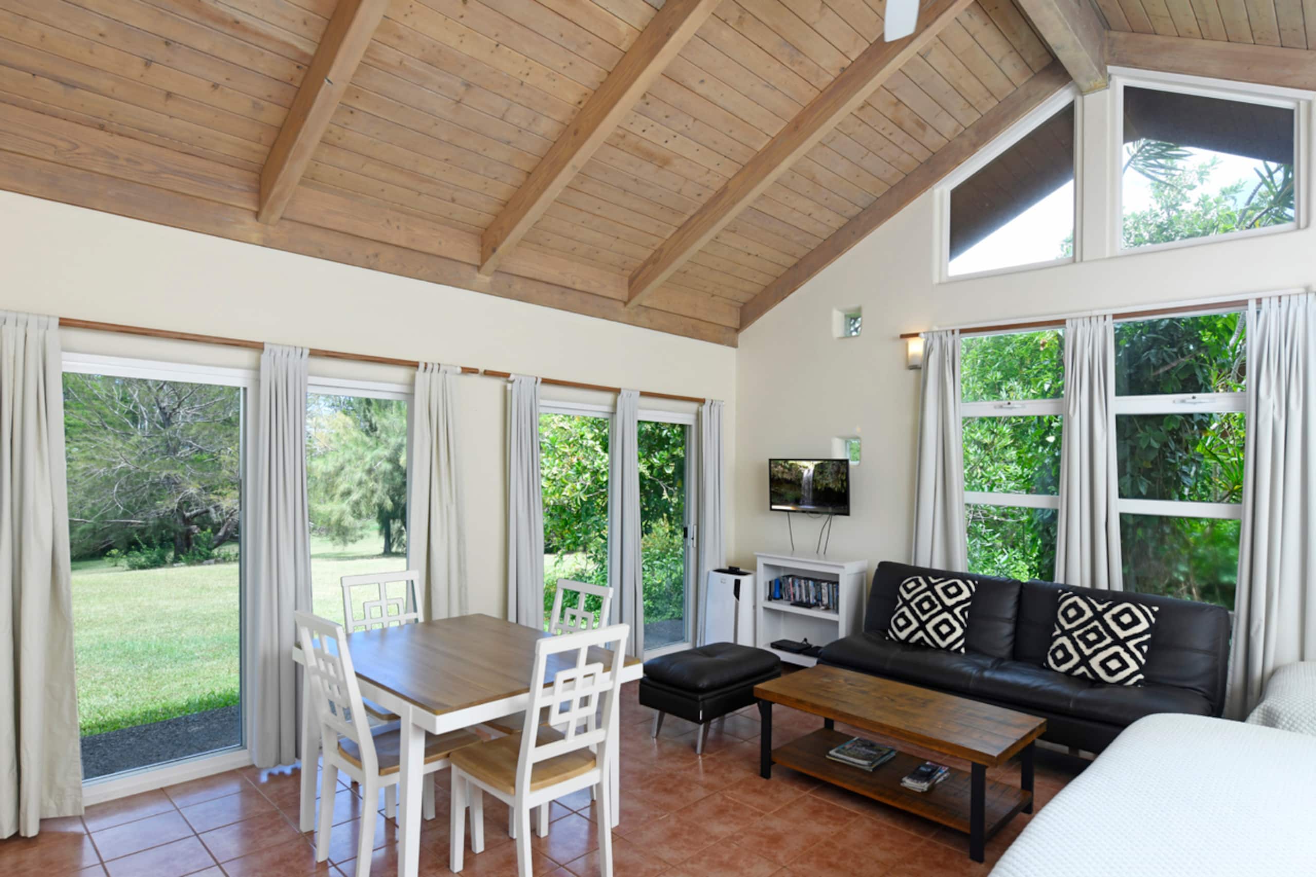 Guesthouse in Haiku-Pauwela · ★4.88 · Studio · 3 beds · 1 private bath - Image 2
