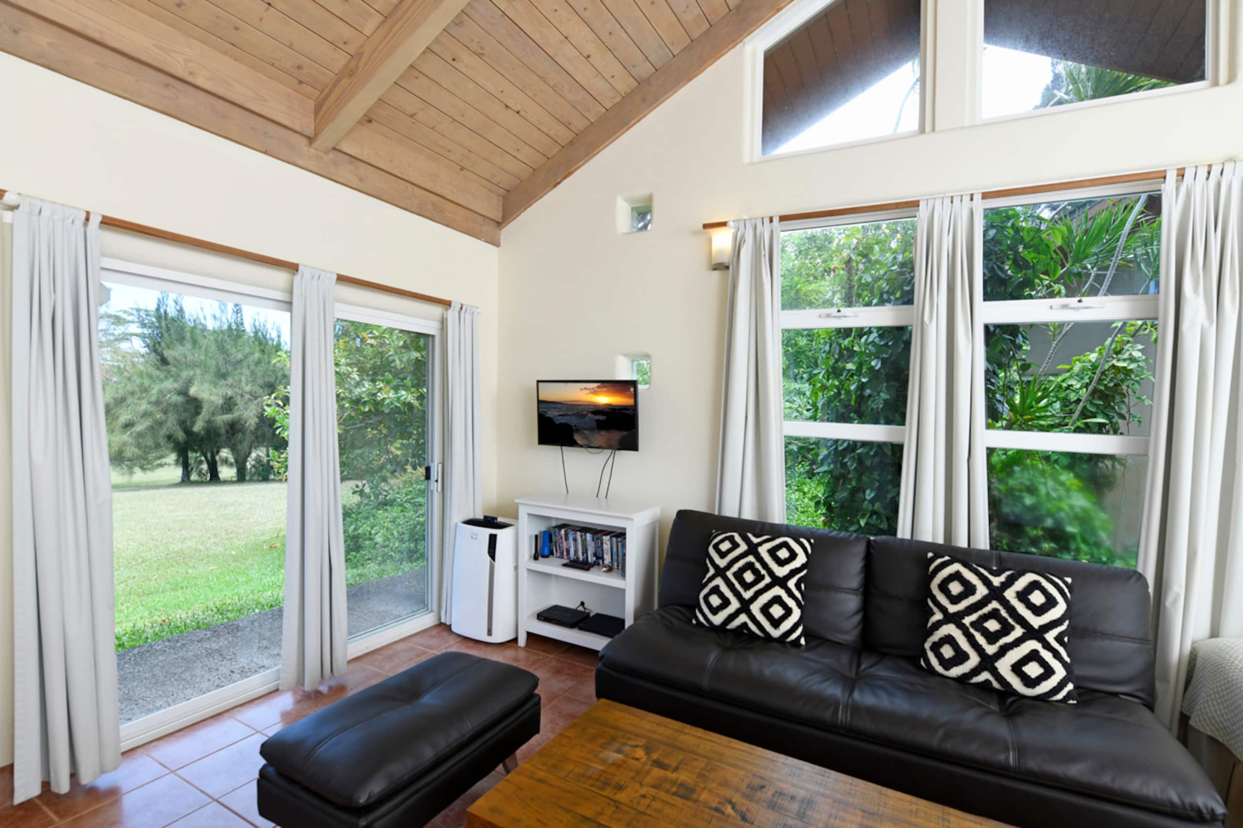 Guesthouse in Haiku-Pauwela · ★4.88 · Studio · 3 beds · 1 private bath - Image 1