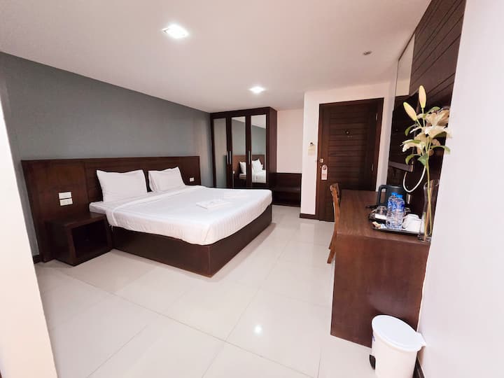 Serenity Room Walking Distance To Beach & Bangla - Patong Beach