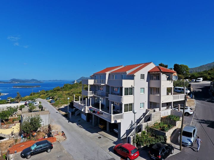 Villa Dadić- Two Bedroom Aprt., Terrace & Sea View - ドゥブロブニク
