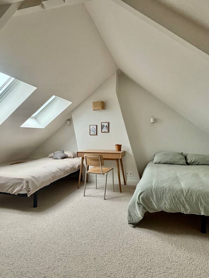 მე-2 სართულის საერთო საცხოვრებელი, განკუთვნილია 2 სტუმრისა და 1 ბავშვისთვის.