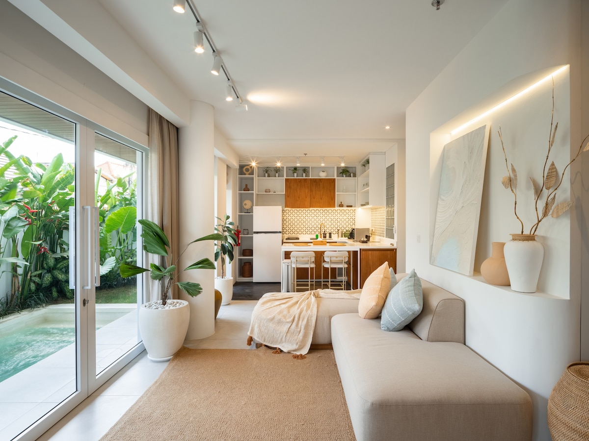 Rental unit in Kuta Utara · ★4.74 · 1 bedroom · 1 bed · 1 private bath, comparable Airbnb