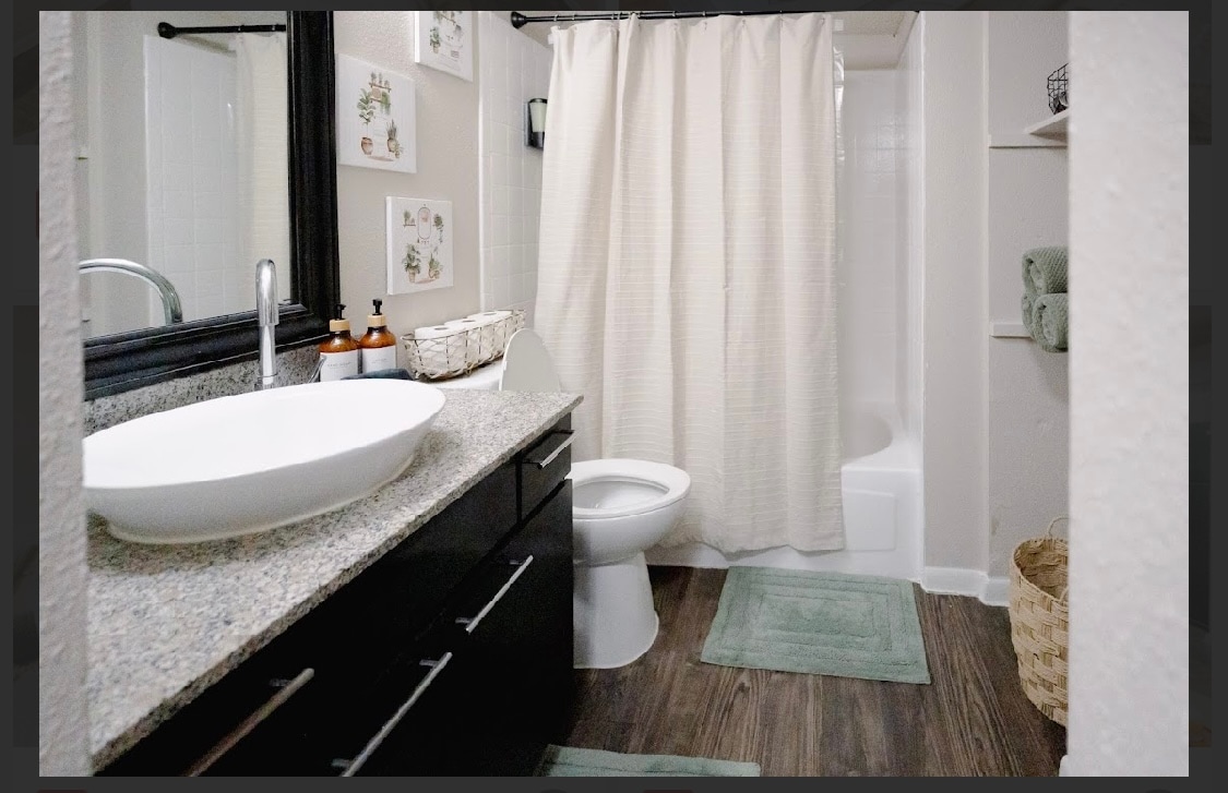 Relaxing Studio DT Skyline View