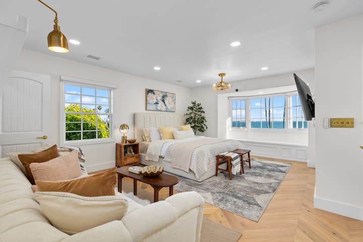 Luxurious Oceanfront Retreat in Long Beach!