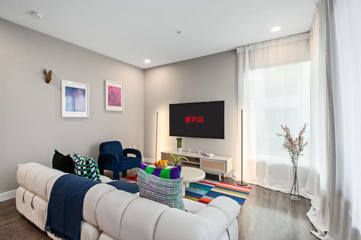 Pool|Cinema|Jacuzzi|Parking|RoofTop| Fireplace.