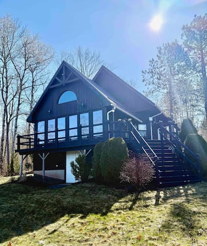 Waterfront Lake Retreat