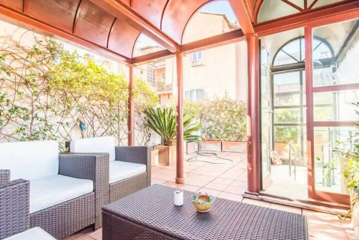 Pantheon Penthouse with Terrace gallery image 5