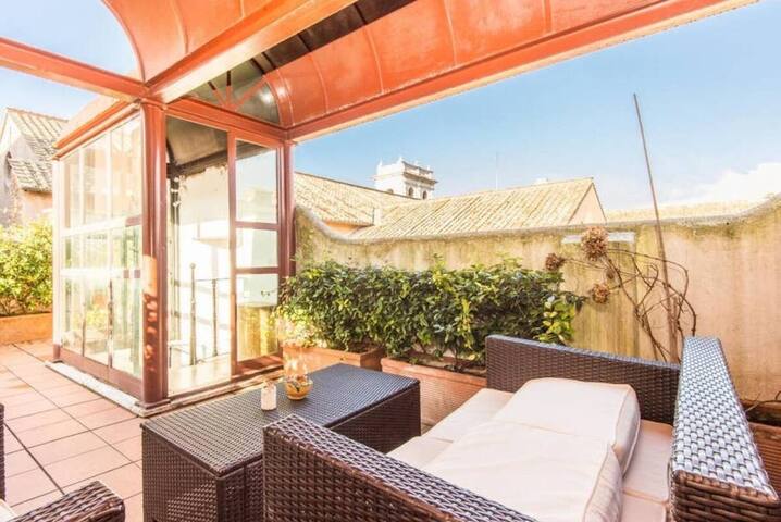Pantheon Penthouse with Terrace