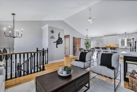 Popular Airbnb listing: Lake Days & Cozy Nights – Your Year-Round Retreat in Georgina