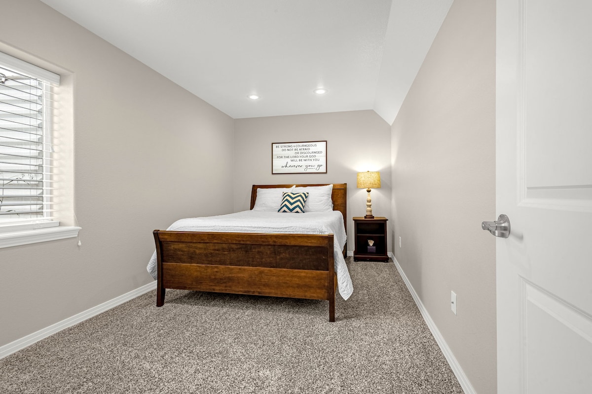 Bright basement bedroom with Queen bed. There is a beautiful bathroom with shower just outside the door that is shared with the basement King bedroom and office with fold-down bed.