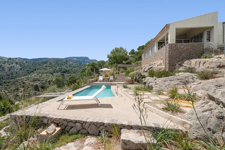 Hilltop Haven: Pool, Terraces, Breathtaking Views - Deià