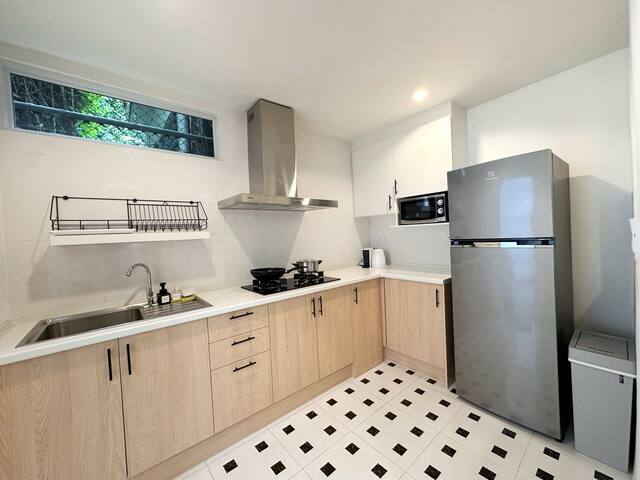 Phawana | Cozy 3BDs Home, 450m to BTS gallery image 2