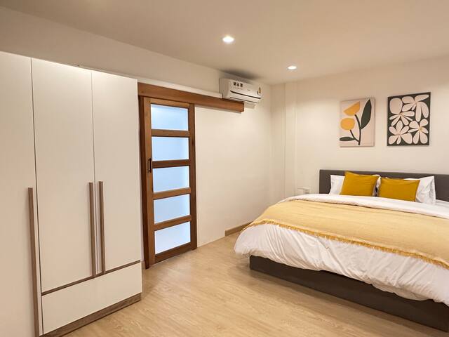 Phawana | Cozy 3BDs Home, 450m to BTS gallery image 3