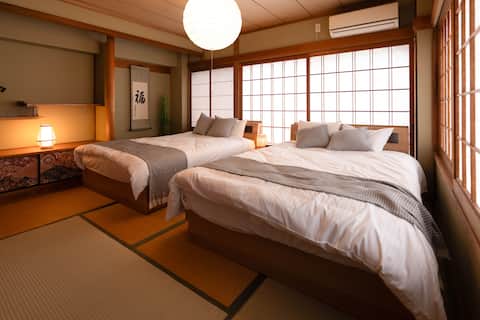 In the heart of Hiroshima | Free parking | For 15 people | Entire building for private use | 4LDK · 