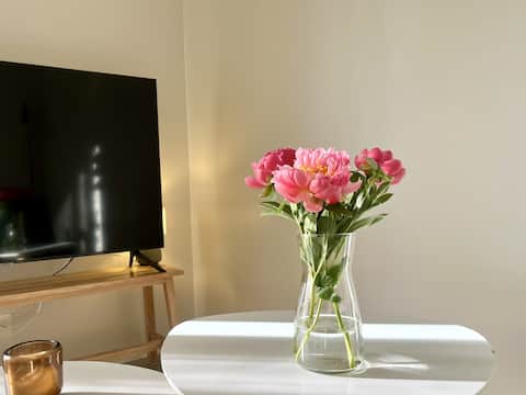 Top Airbnb: Cozy City Home & Free Parking in Nisula