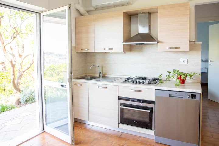 Bilocale Con Giardino Privato Vista Mare - Diano Marina