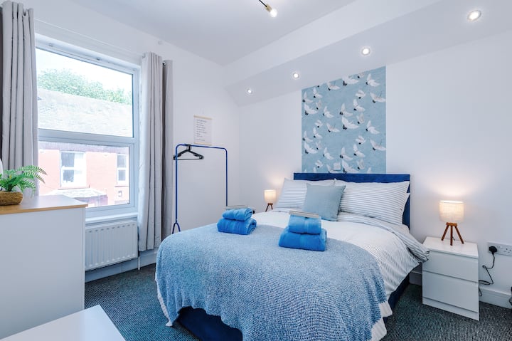 Pool Table | Parking | Sleeps 7 | Manchester - Manchester