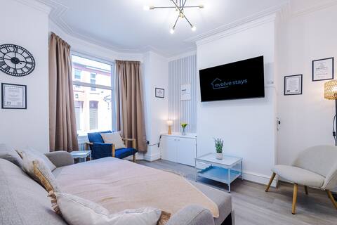Successful Airbnb property: Pool Table | Parking | Sleeps 7 | Manchester in Broughton