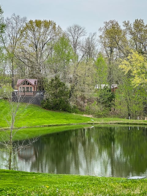 Water to Wine -Hot Tub & Winery Across the Lake!