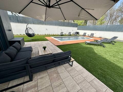 Villa Porta Verde & pool & jacuzzi & privat garden