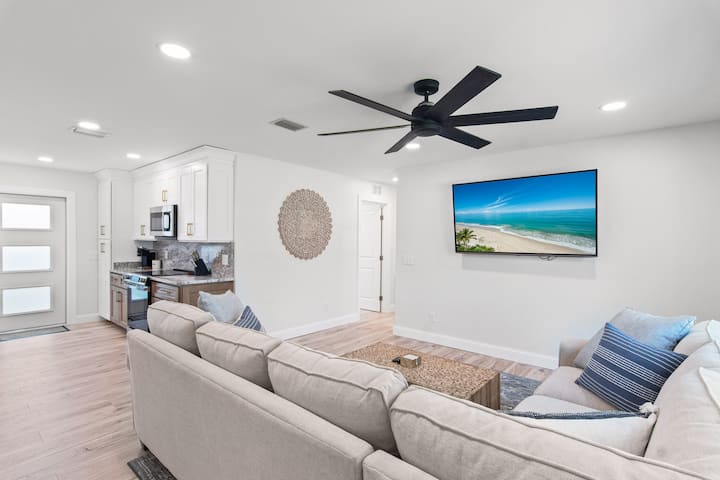 Renovated Vero Beach Bungalow - Vero Beach, FL