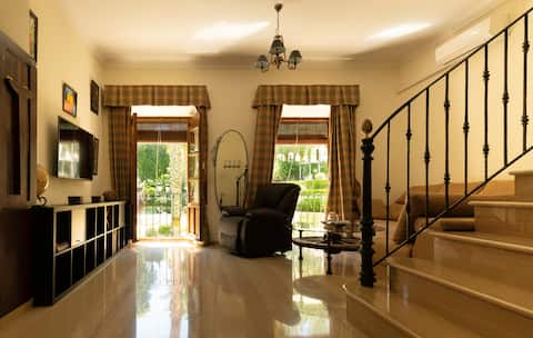 Airbnb con mejor rendimiento: Duplex apartment overlooking Fuente del Rey en Priego De Córdoba