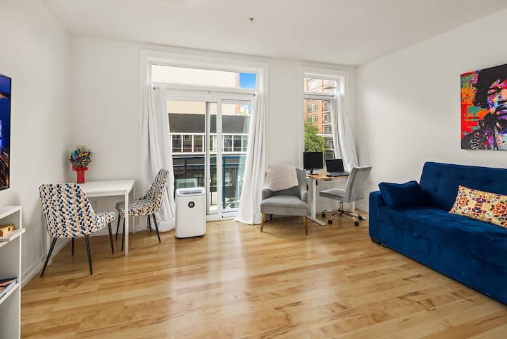 Modern Downtown Seattle Studio W/amenities - Seattle, WA