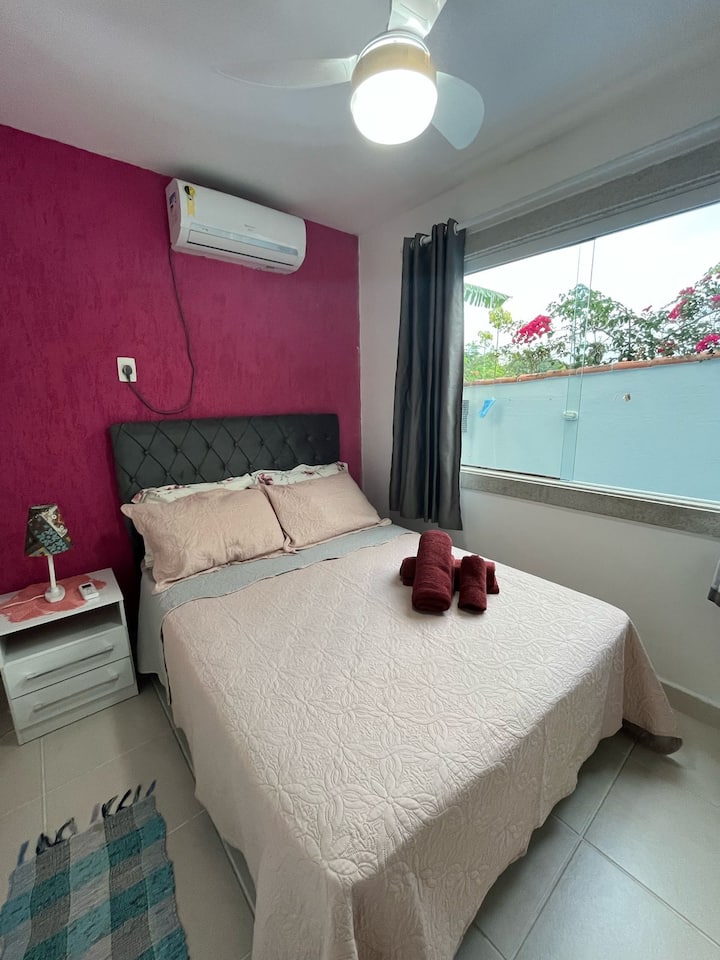 סוויטה נעימה עם מיטה זוגית ומיזוג אוויר בקומה הראשונה