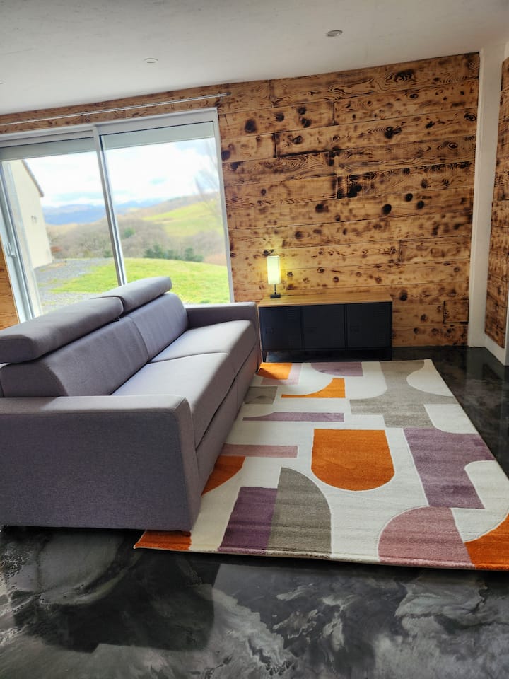 Gîte Avec Jacuzzi Privatif à La Campagne - Mauriac