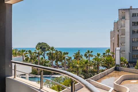 Hill Side Suite 3 + Parking by PS