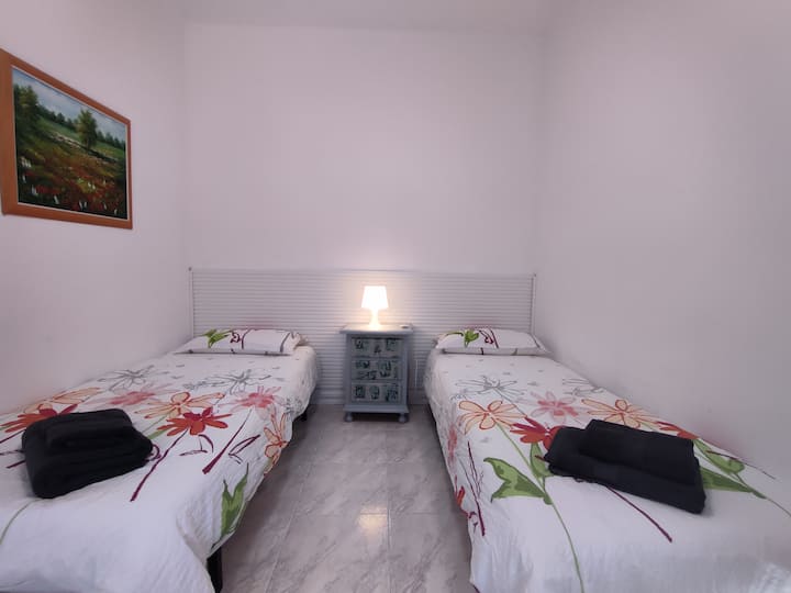 חדר שינה 2 / Schlafzimmer 2 / Dormitorio 2