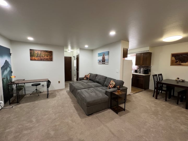 Cozy Turnagain Apartment - Anchorage, AK