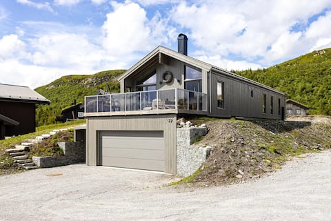 Modern family cabin in Lifjell with its own sauna house