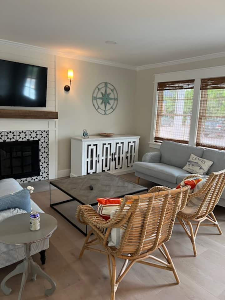 In-town Retreat, Fully Renovated - Lewes, DE