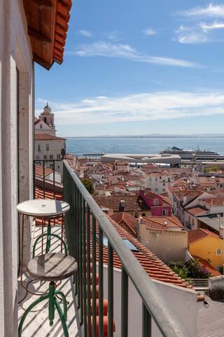 Alfama Stunning River/City Views-AC-2Bedrs+2Baths gallery image 2