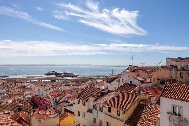 Alfama Stunning River/City Views-AC-2Bedrs+2Baths gallery image 3