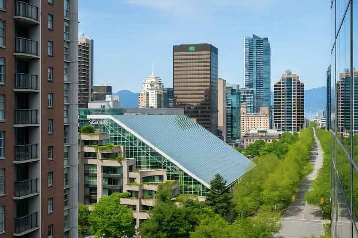 Modern 2 BR Condo Downtown with King Bed + Parking gallery image 2