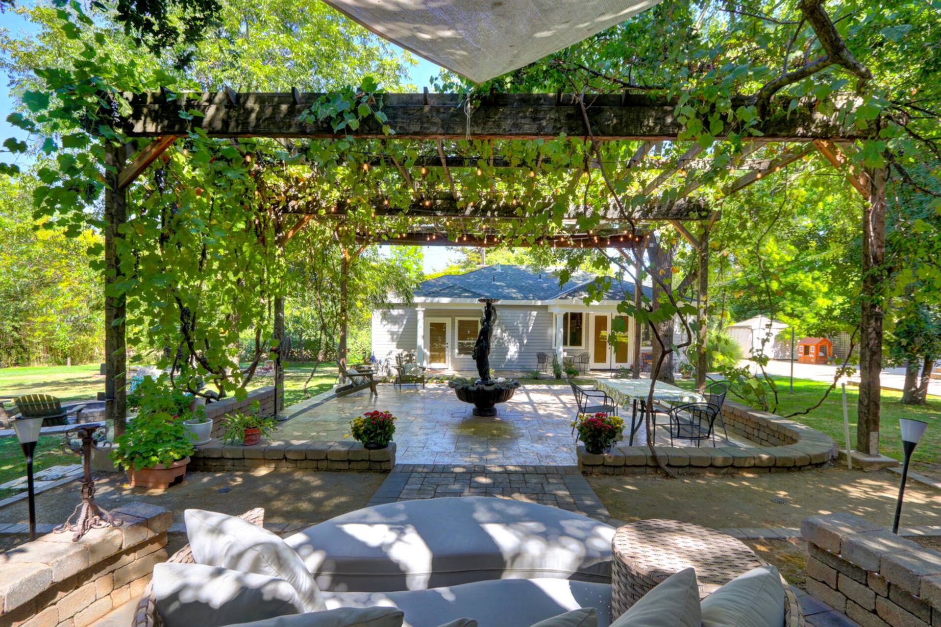 Gated Guesthouse • King Bed by FO Village