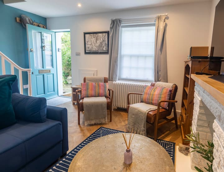 Stylish Fairytale Seaside Cottage - Brighton