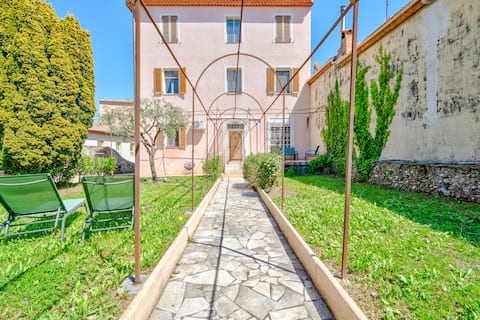 House with garden in the heart of St Laurent