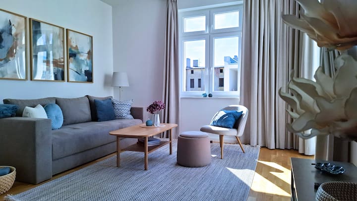Boxspringbett-balkon-parkplatz-66 Qm-arbeitsplatz - Magdeburg
