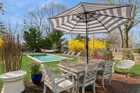 Delightful Cape House in Greenport