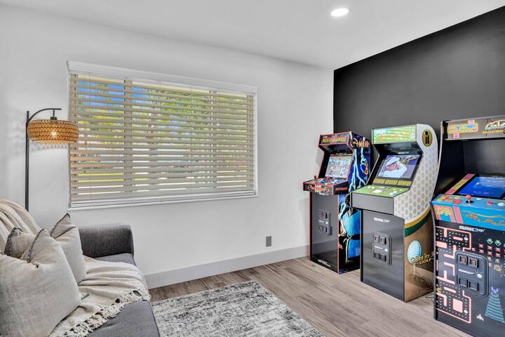 Sandy Cove! ClNEMA+3mi BEACH+Kayak+BOAT Rental! gallery image 4