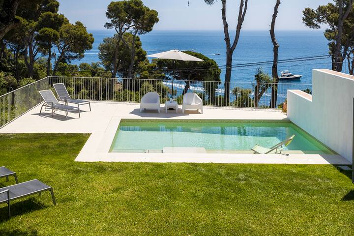 Family Beachfront Villa with Private Pool